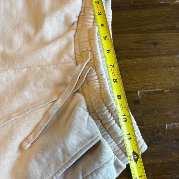& Other Stories Cream Sweat Shorts Drawstring Pull On Stretch Khaki EU 36 - Picture 9 of 9